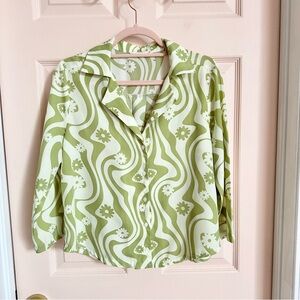 Green retro print timing button up
